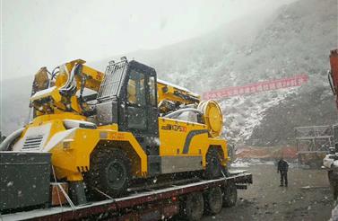 麻花传媒MV在线观看智裝攻堅西藏拉澤公路4600米高原作業