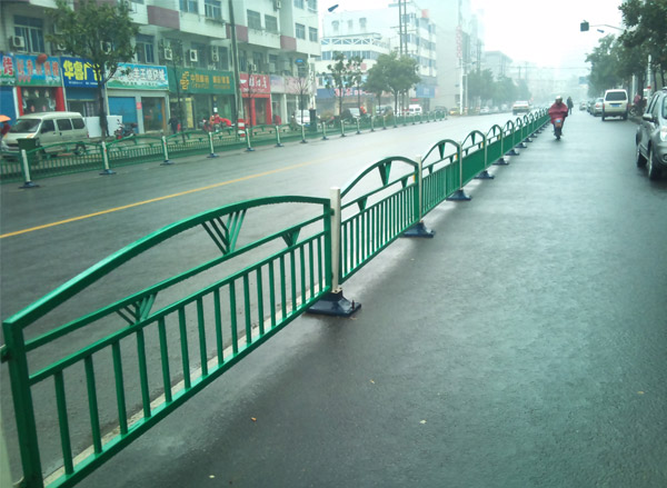 道（dào）路隔離護欄a2