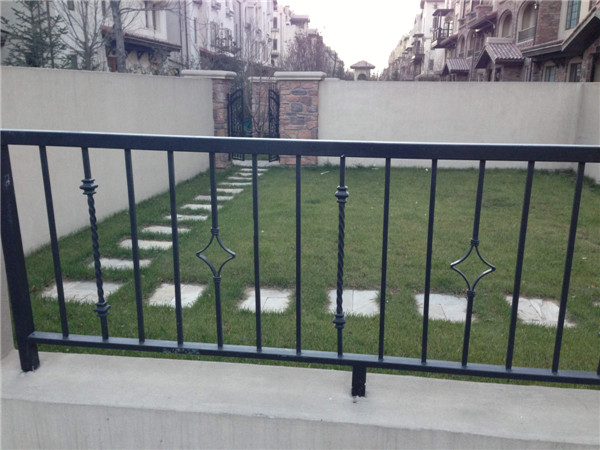 紅（hóng）杉溪穀別墅（shù）圍欄